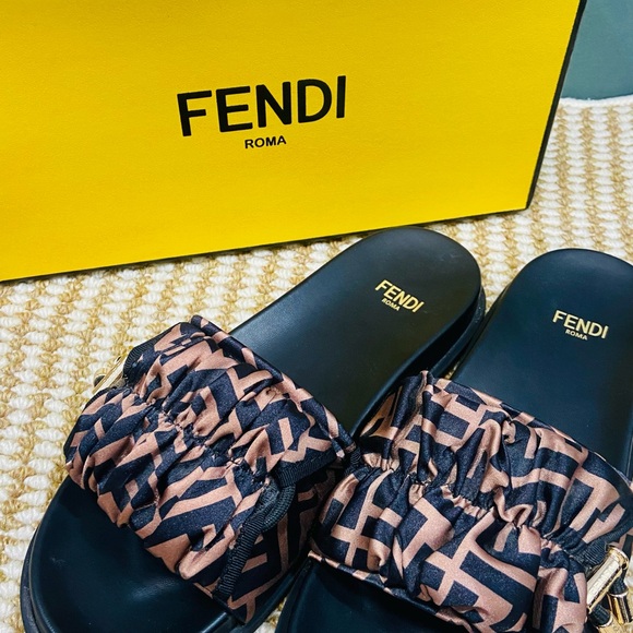 Fendi Black and Brown Slide Sandals - Picture 4 of 5